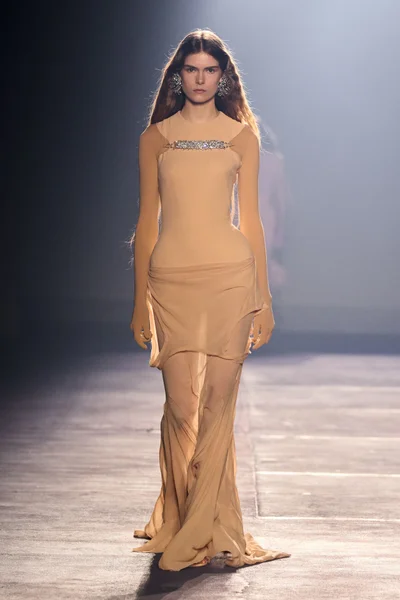 Look 24
